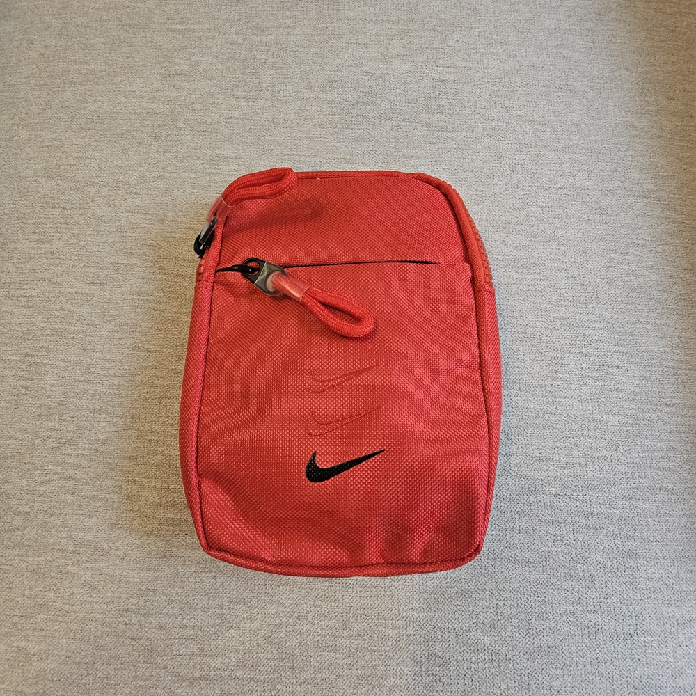 NWOT Nike Red Crossbody Bag - Picture 3 of 4
